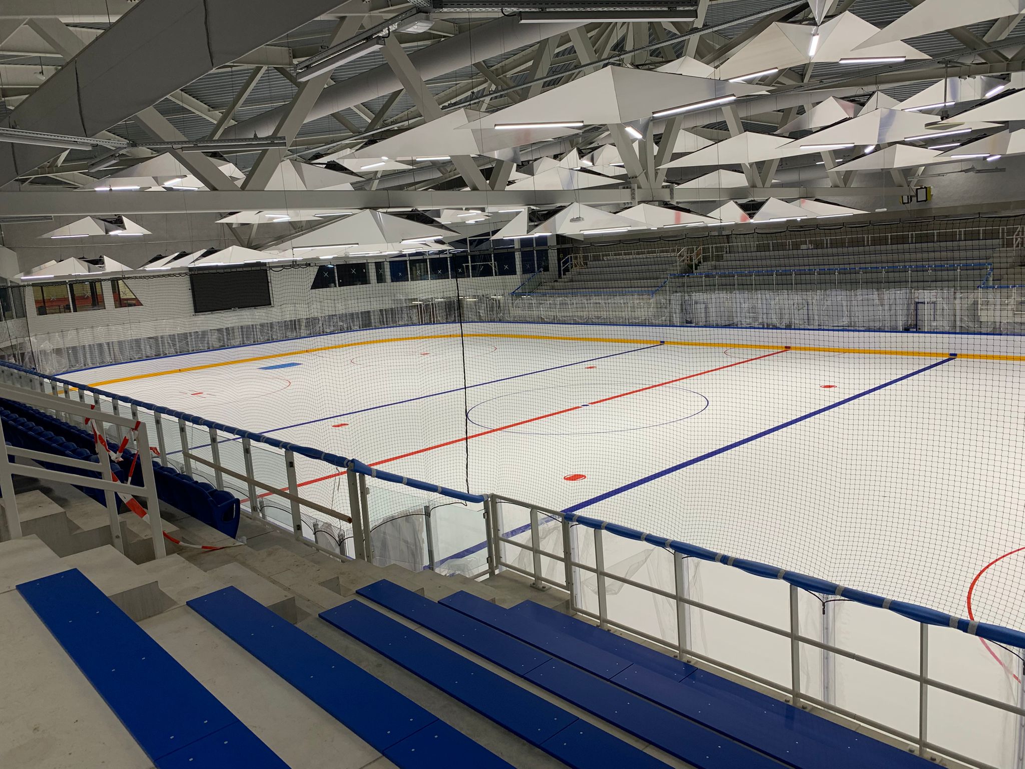 Foto van de ijshockeybaan in sportpark Glanerbrook. 